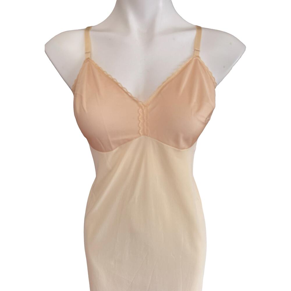 Vanity Fair Full Slip Vintage 70s Champagne Nylon Sz 38 Lace Trim Floor Length
